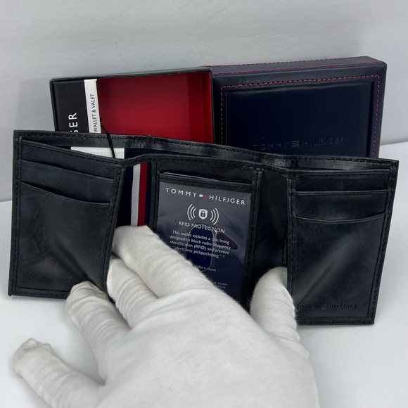 TOMMY HILFIGER, BLACK LEATHER, VALET ALSO LEATHER, TRI FOLD, RFID PROTECTION - Picture 9 of 16